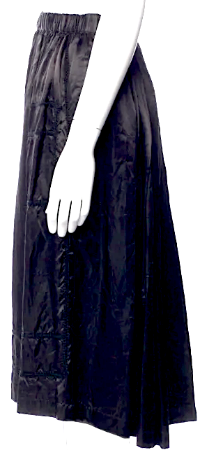 Comme des Garçons Comme des Garçons JAPAN. Embroidered Accent Knee-Length Skirt