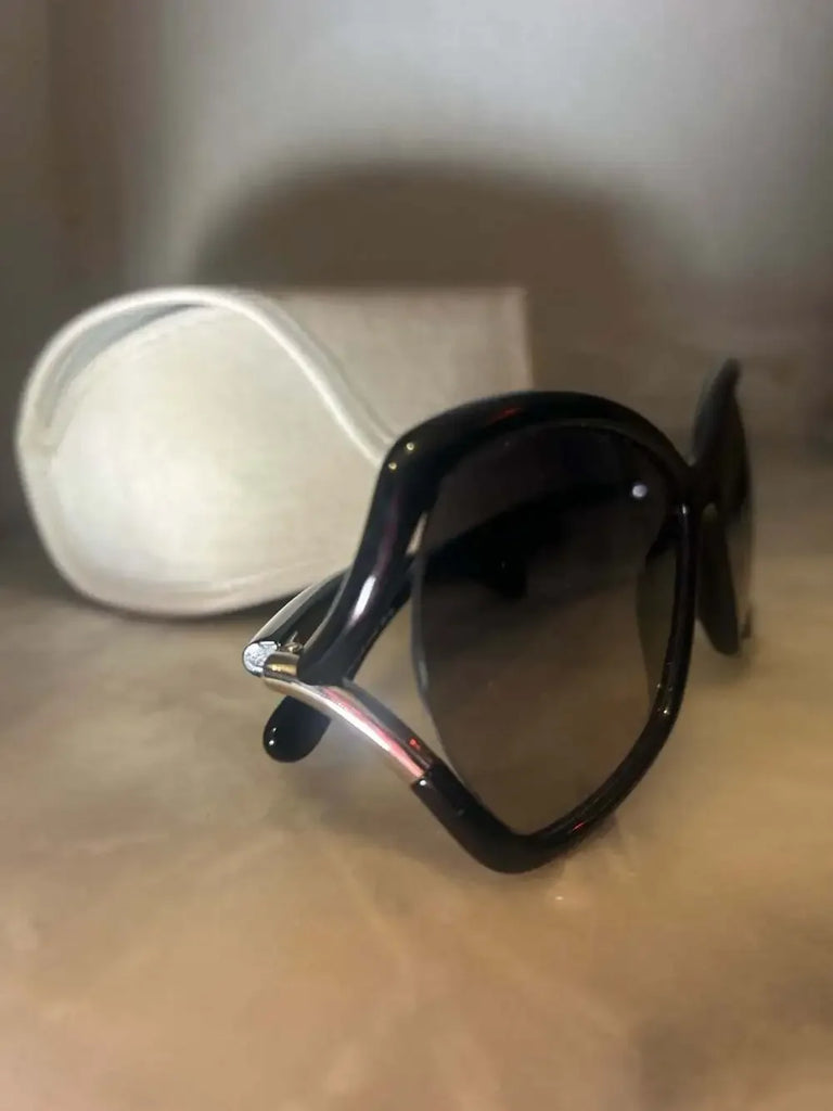 TOM FORD NY. BLACK OVERSIZED BUTTERFLY LENSES W/CASE