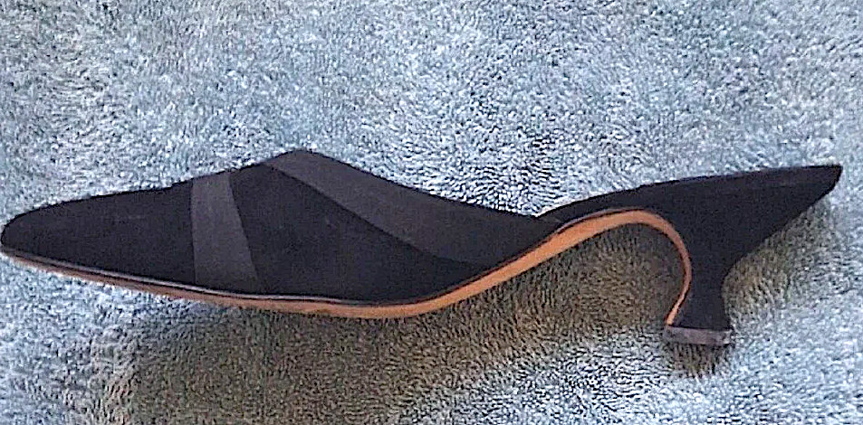 Manolo Blahnik PARIS. VINTAGE Black Suede Pointed Kitten Mules SIZE 40  USA 9
