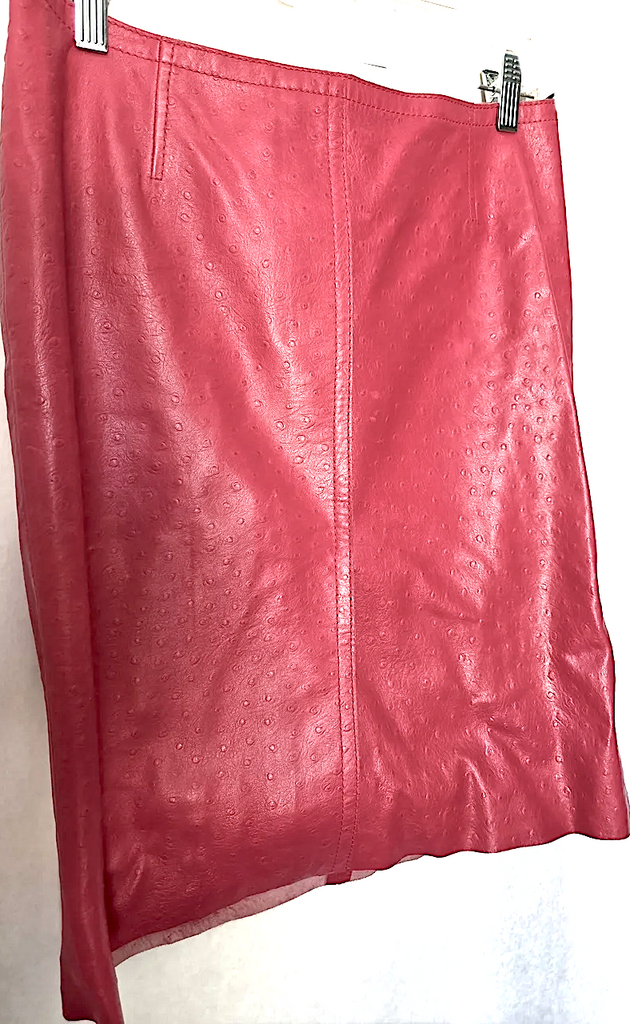 Max Mara ITALY. Bright Fuchsia Leather Ostrich Embossed Pencil Skirt