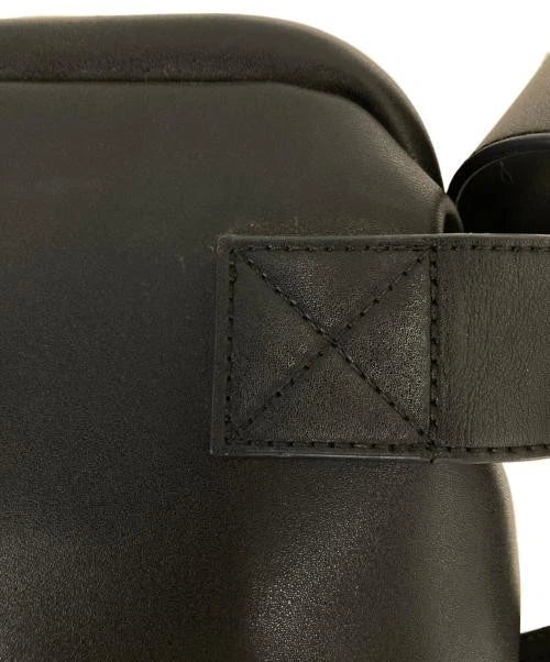 OSOI SOUTH KOREA. Black Leather Medium Shoulder Bag