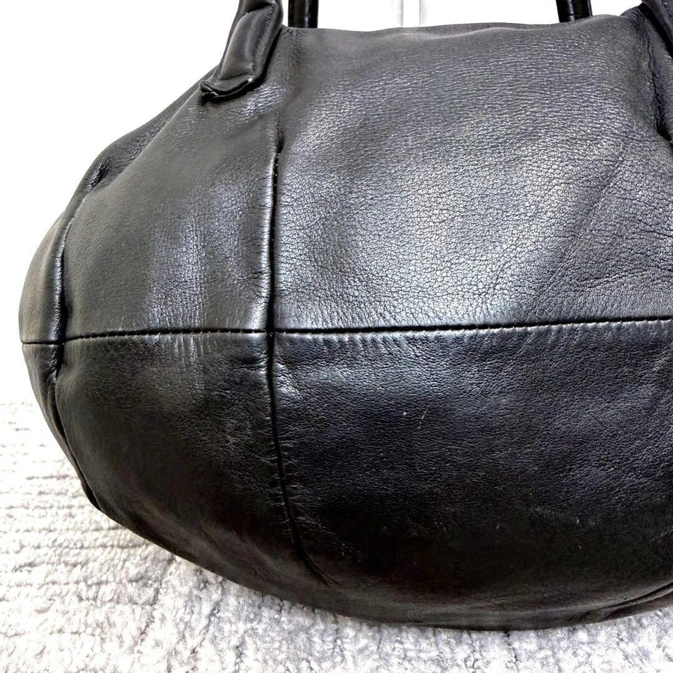 Kawa-Kawa JAPAN. 25bis. Black Lambskin Leather Round Big Zipper Tote Bag / Shoulder Bag